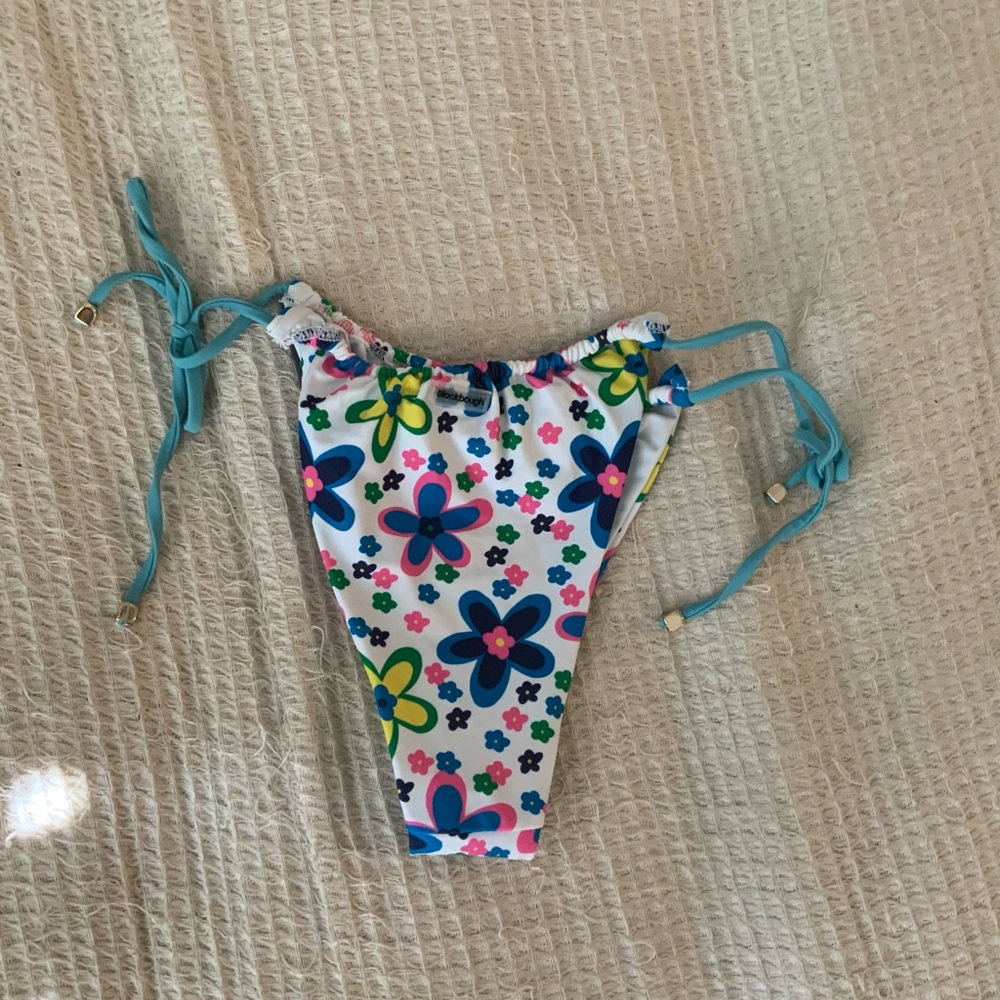 Blackbough Swim White Flower 70s Retro Cheeky Side Tie Bikini Bottoms Medium